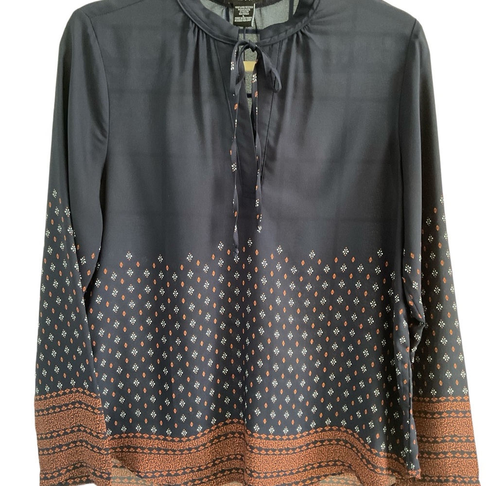 Timing Ladies Long Sleeve Lightweight Top. Size L